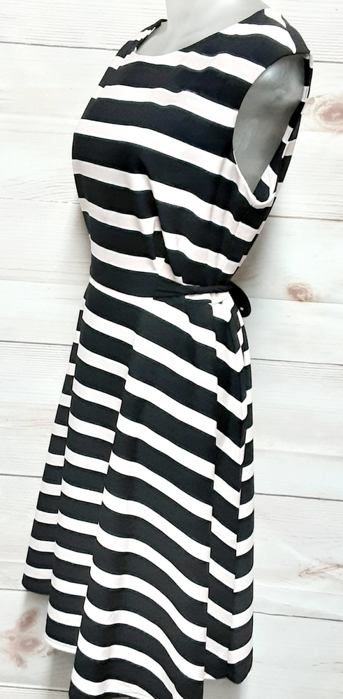 Roz & Ali Stripped A Line Back tie Dress Size 14P - Picture 4 of 11
